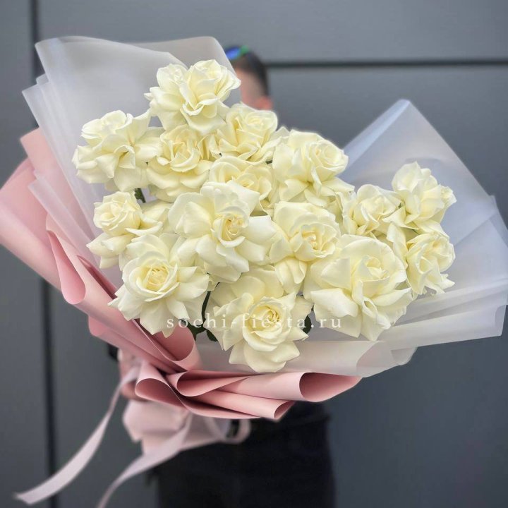 Букет из 15 французских роз Вайт дрим в Королёве