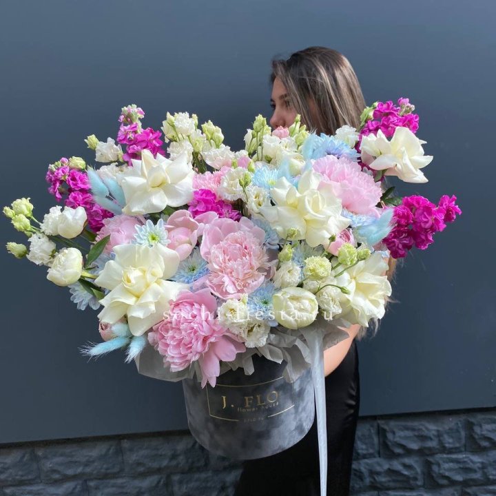 Дизайнерский цилиндр "Пионы гарден" в Королёве