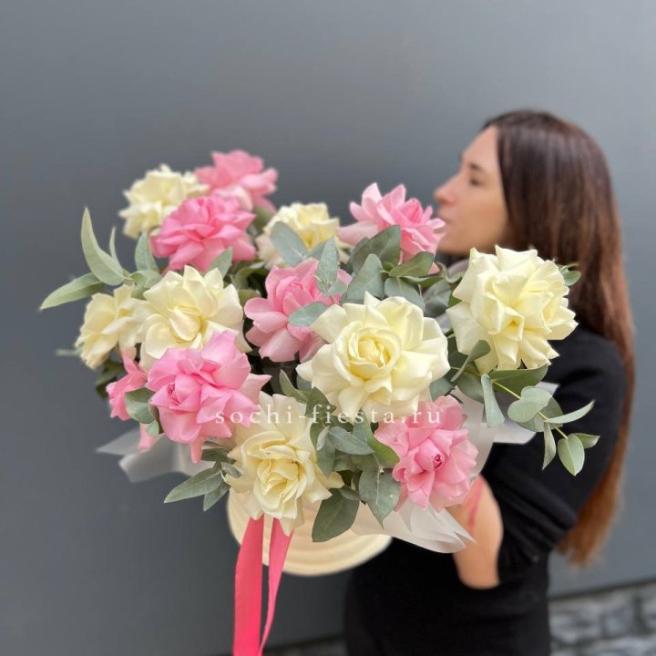 Зефирный бокс из 17 французских роз микс в Королёве