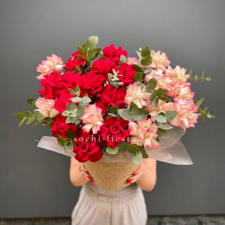 25 Французских роз в джутовом кашпо  в Королёве