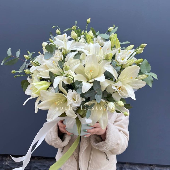 Бокс лилий и эустомы в Королёве