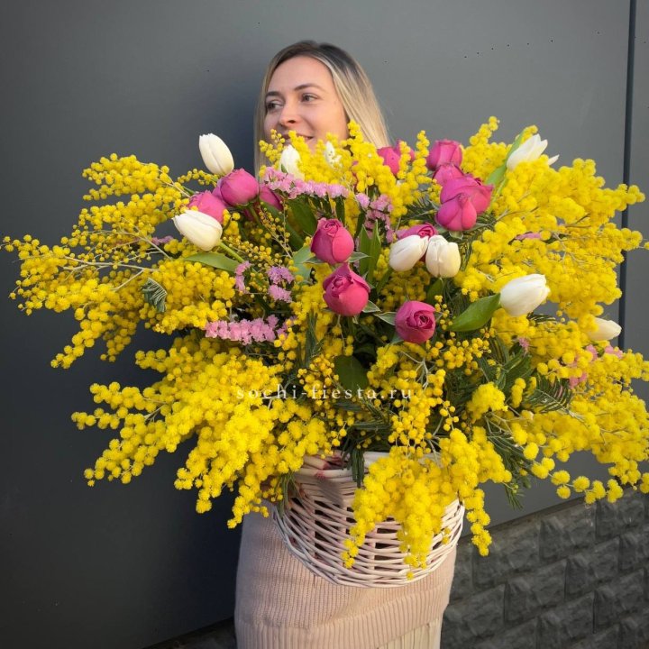 Цветочная корзина с мимозой "Спринг" в Королёве