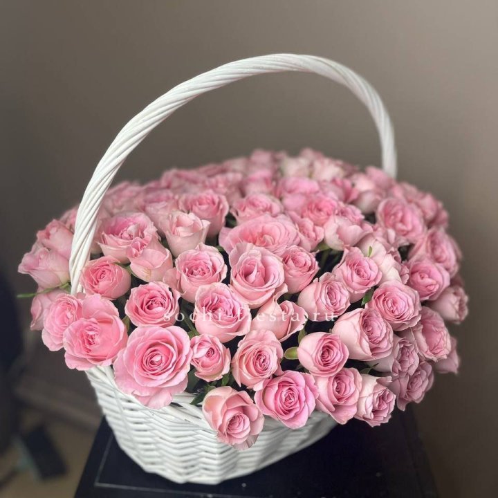 101 розовая роза в корзине в Королёве