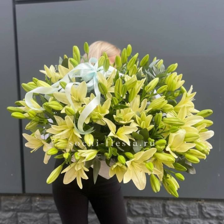 Лилии в корзине в Королёве