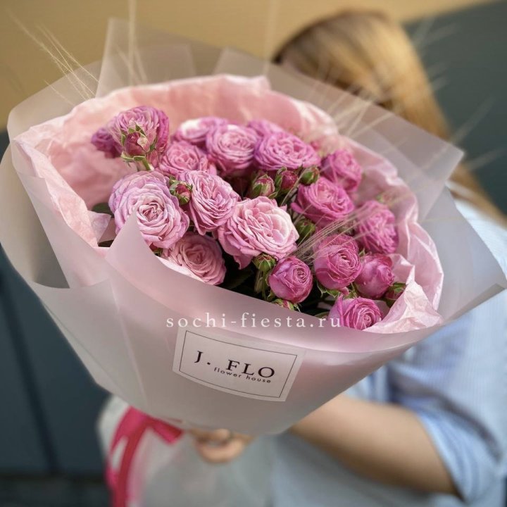 Пионовидные розы Мадам Бомбастик Pink в Королёве