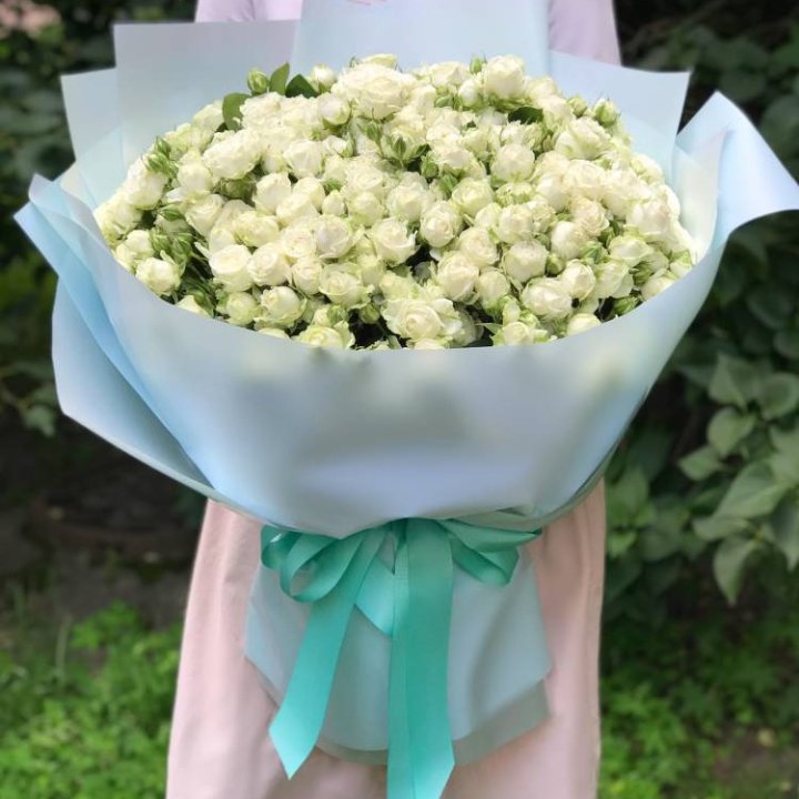 51 белая кустовая роза в Королёве