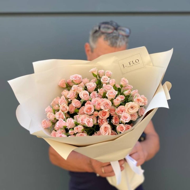 Кустовые розы леди в Королёве