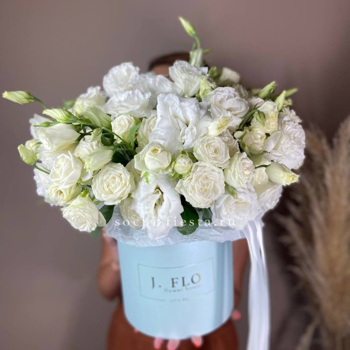 Бокс кустовых роз и эустомы  в Королёве