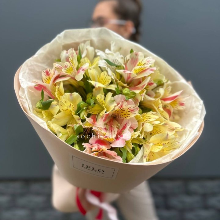 Альстромерии в нежном оформлении в Королёве