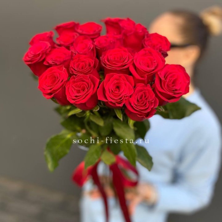 19 красных роз в Королёве