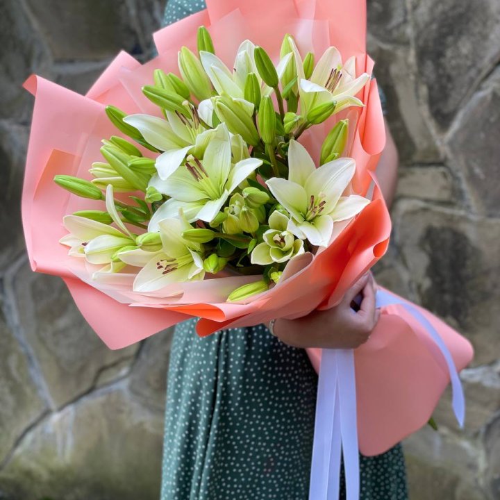 Букет из 7 белых лилий в Королёве