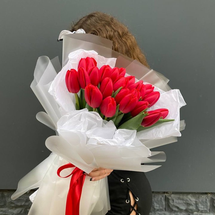  25 красных воздушных тюльпанов в Королёве