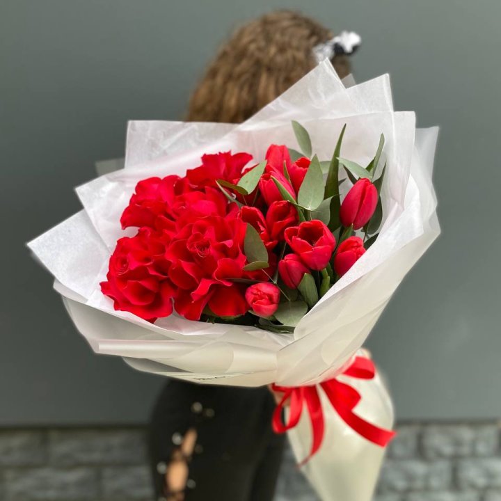 Дуо тюльпаны и розы в Королёве