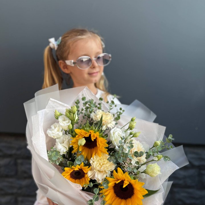  Букет  из стойких цветов с подсолнухами в Королёве