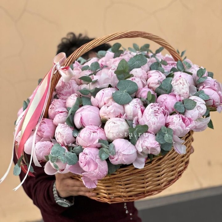 Корзина пионов "75" в Королёве