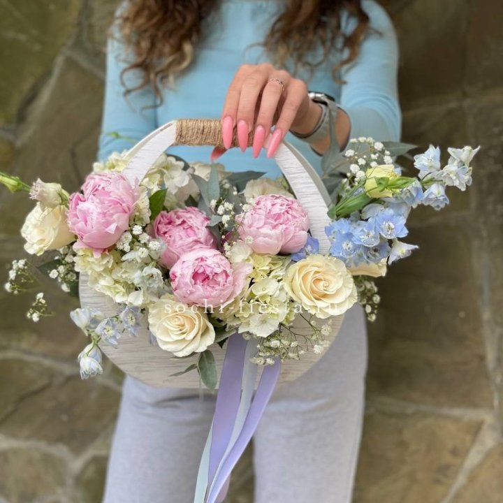 Ящик с пионами в Королёве