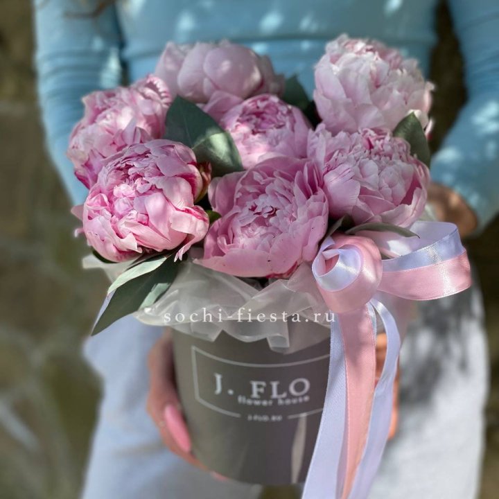 Цилиндр пионов с эвкалиптом в Королёве