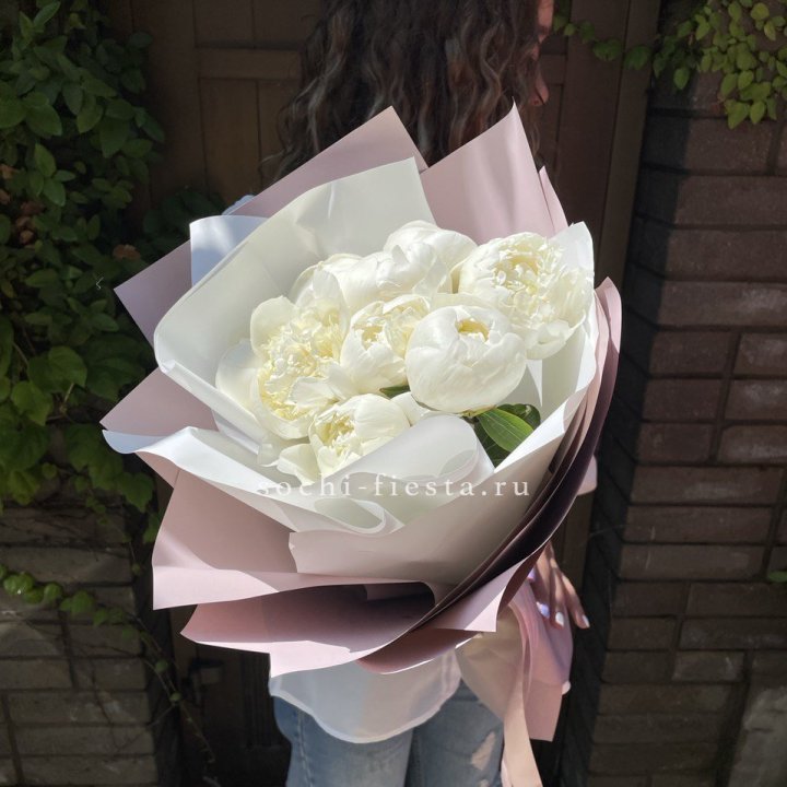 9 белоснежных пионов в Королёве