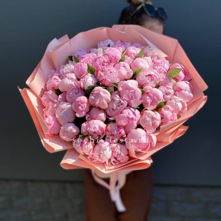 Нежный букет 51 пионов  в Королёве