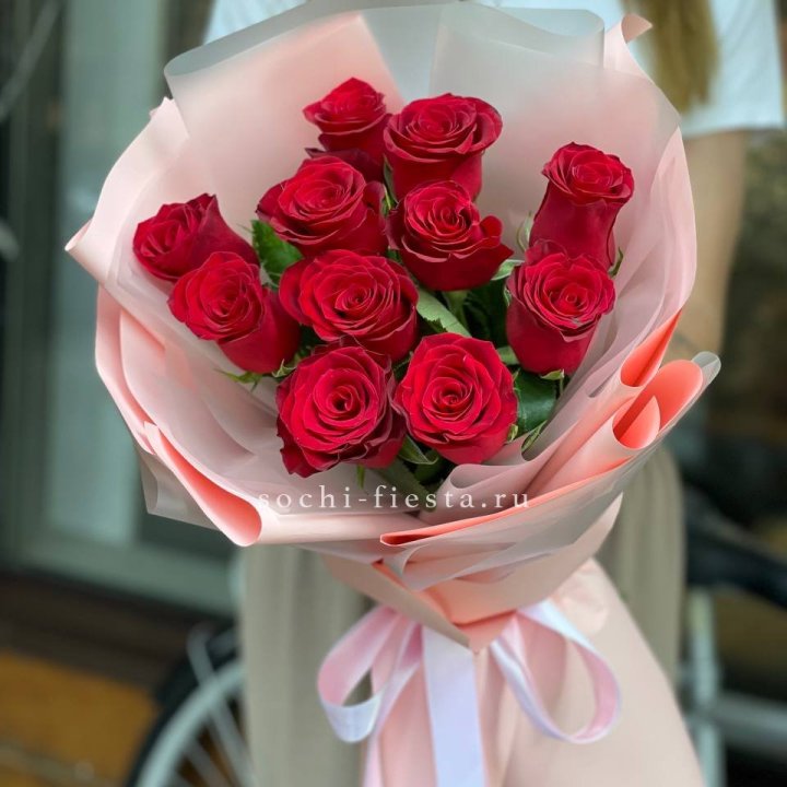 Букет красных роз "Мадам ред" в Королёве