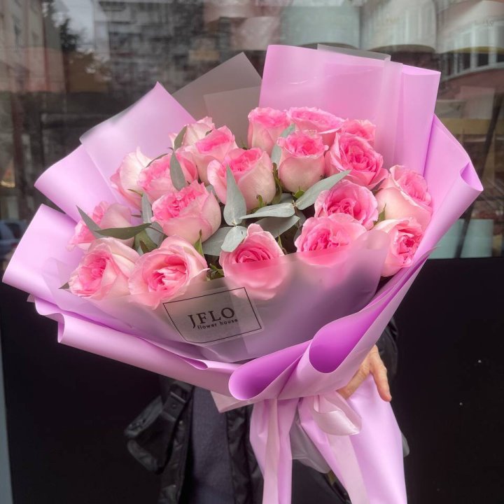  19 розовых роз в Королёве