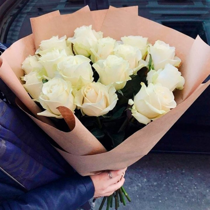 15 белых роз "Крафт" в Королёве