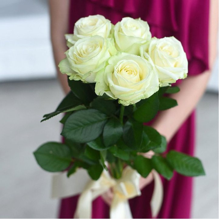 5 белых роз в Королёве