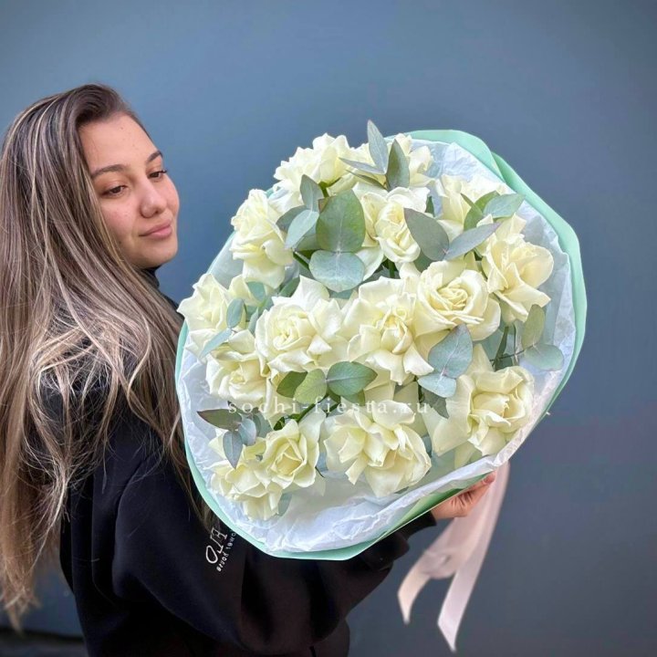 15 Белых французских роз "Ноте бьянка" в Королёве
