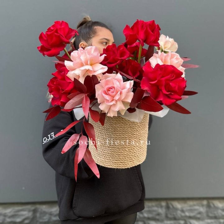 15 Французских роз в джутовом кашпо в Королёве