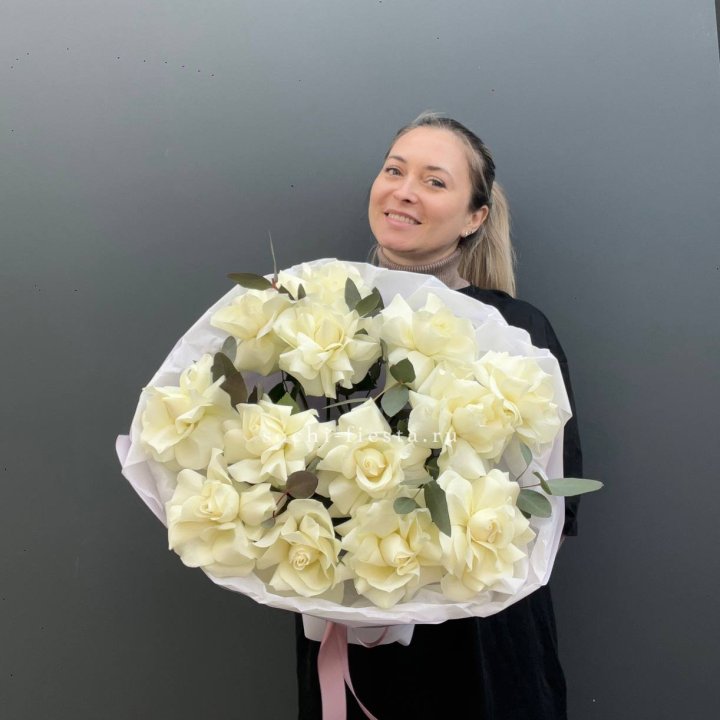 13 Белых французских роз Облако в Королёве