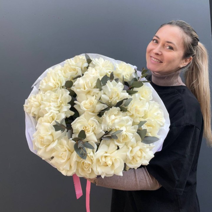 25 Белых французских роз Вайт найс в Королёве