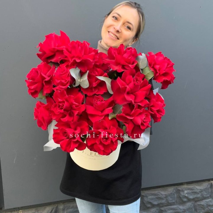 17 Французских роз в боксе в Королёве