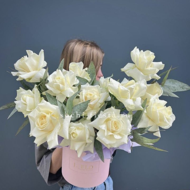 15 Французских роз в боксе в Королёве