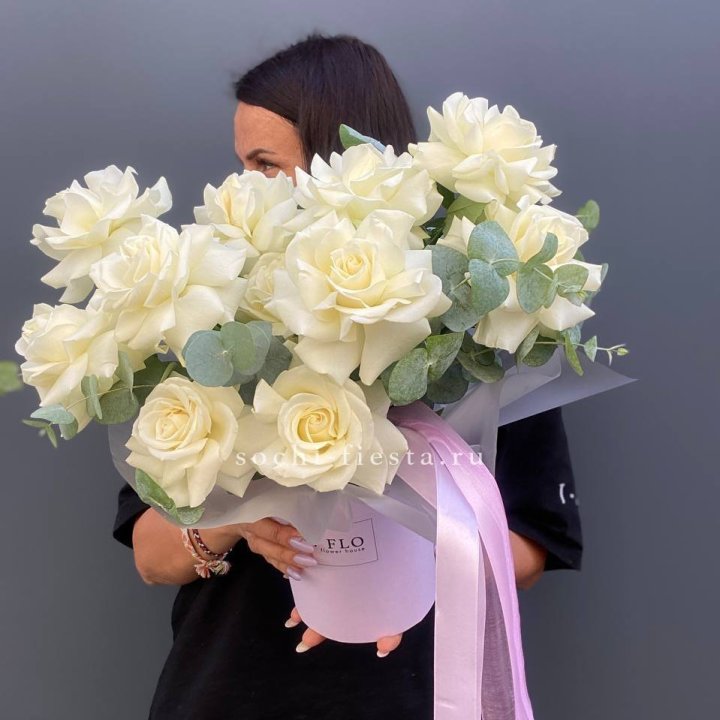 11 Французских белых роз в боксе в Королёве