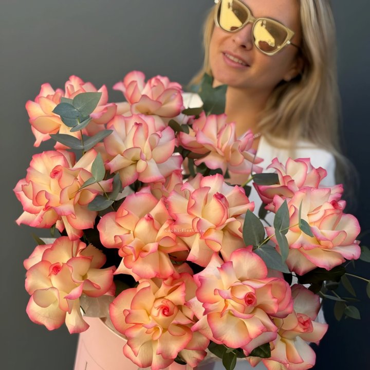 15 французских  роз Джумилия в боксе в Королёве