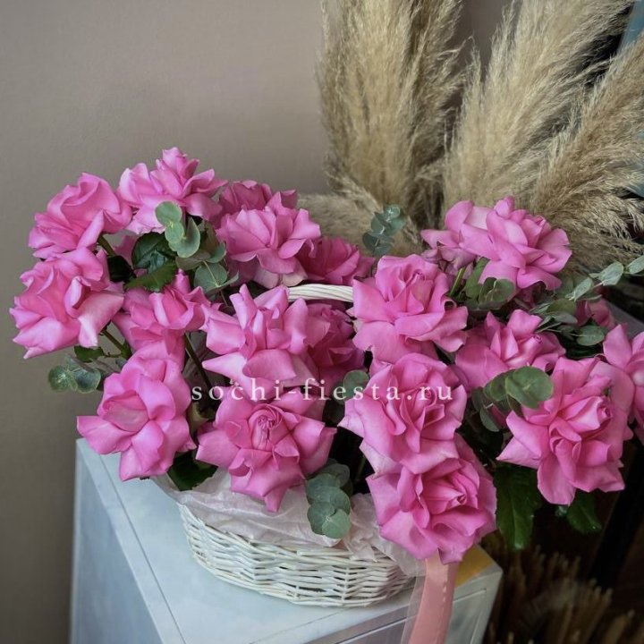 25 роз в цветочной корзине Пинк в Королёве