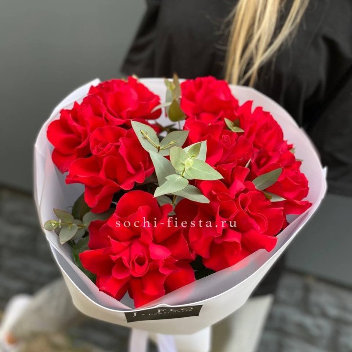 9 Красных французских роз в Королёве