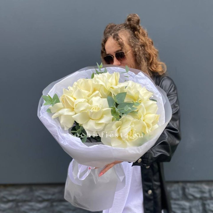 7 Белых французских роз  в Королёве