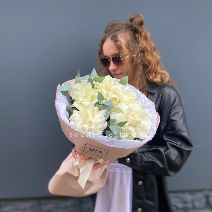 5 Белых французских роз в Королёве