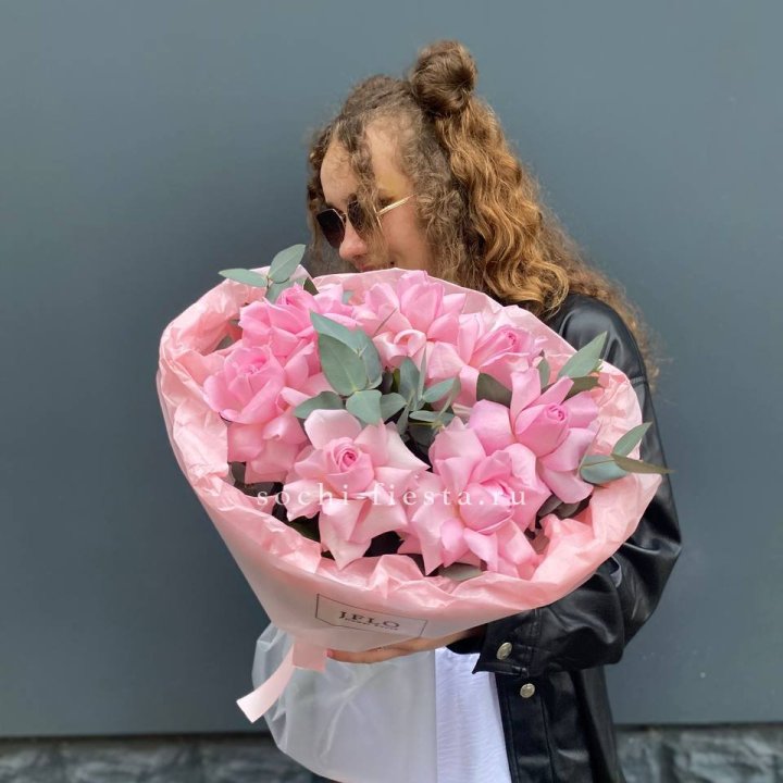 7 розовых роз в Королёве