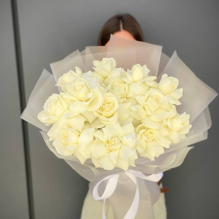 13 белых роз в Королёве