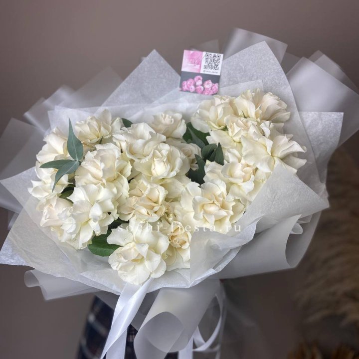 21 французских роз с эвкалиптом в Королёве