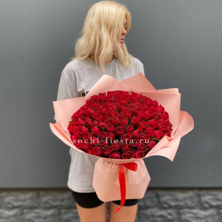 101  красная кенийская роза  в Королёве