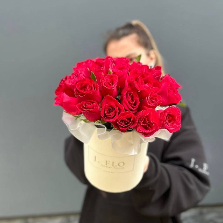 27 кенийских роз в боксе в Королёве