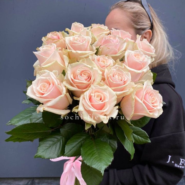 15  кремовых высоких роз в Королёве