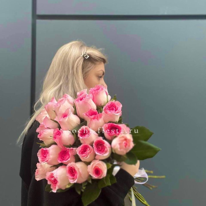  25 розовых роз в Королёве