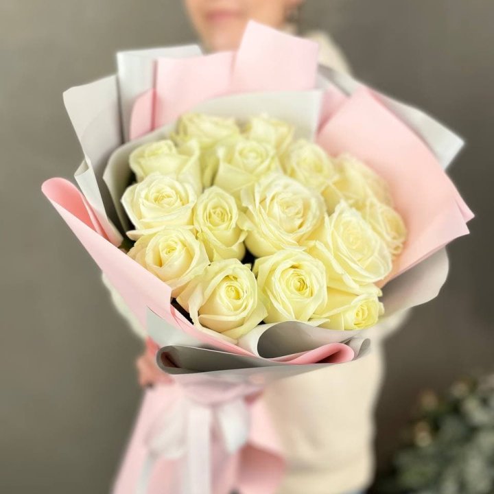 15 белых роз пудра в Королёве