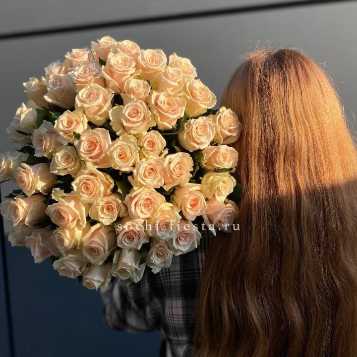 Охапка кремовых роз в Королёве