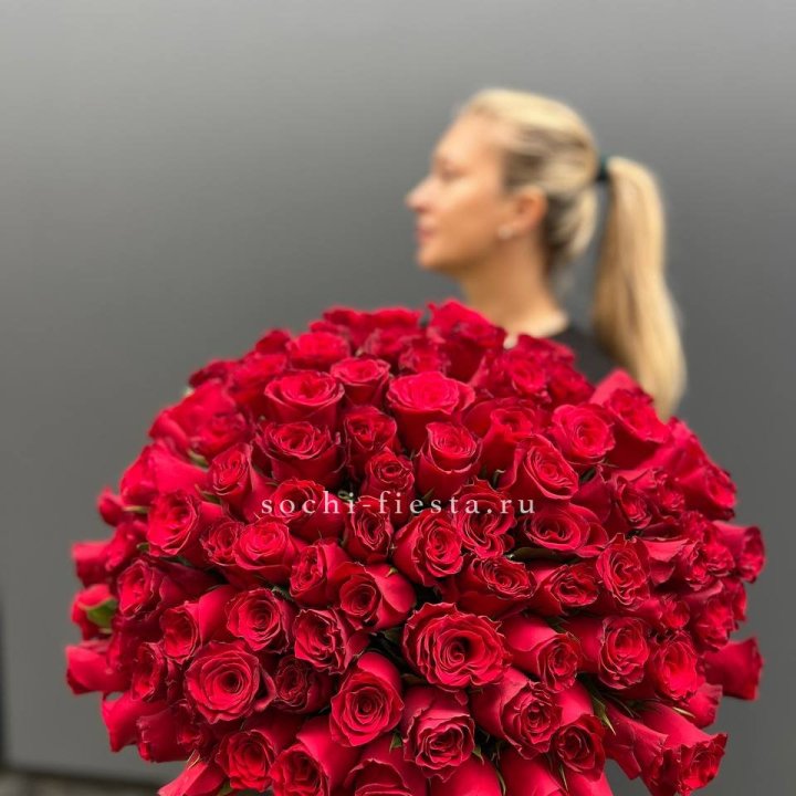 Охапка из 101 красной розы в Королёве