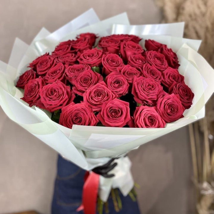 37 красных роз в Королёве